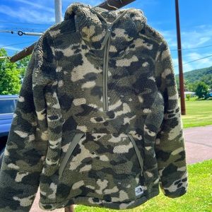 Sz small woman’s The North Face pullover.